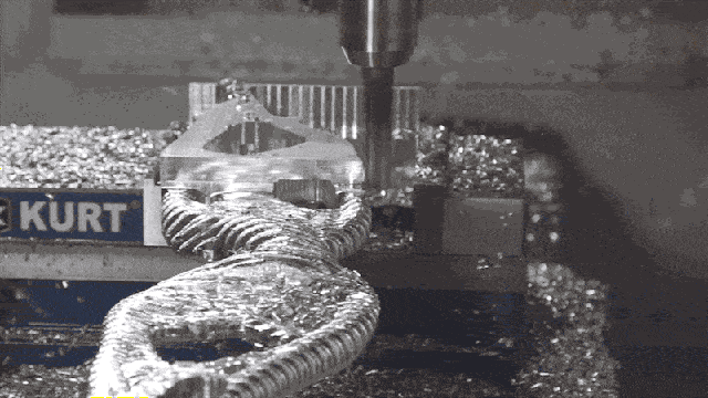 Gif анимации обработки изделия токарными и фрезерными станками